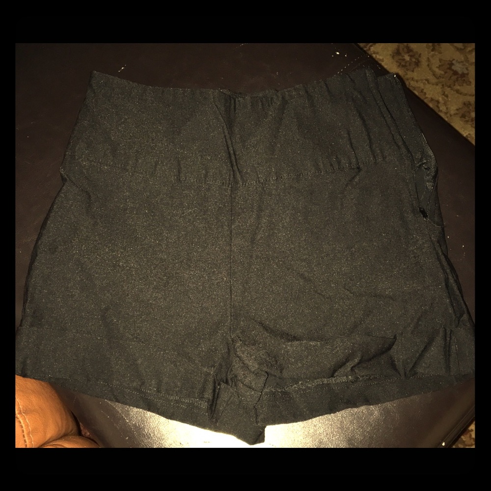 Black high waisted stretchy side Zipper shorts